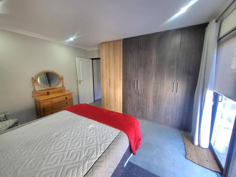 6 Bedroom Property for Sale in Sunset Estate Western Cape